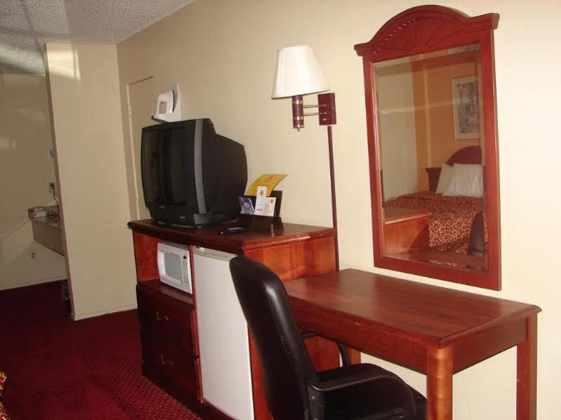 Super 8 By Wyndham Yreka Hotel Exterior photo